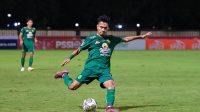 Pelatih Persebaya Surabaya Aji Santoso Pertahankan Rekor Tak Terkalahkan Melawan Arema FC
