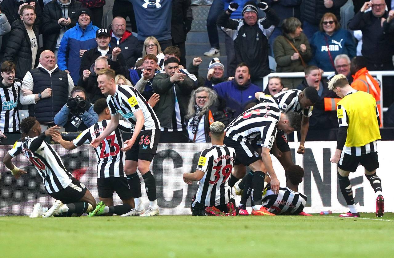 Newcastle mengalahkan Man United dan menduduki peringkat ketiga di Liga Inggris