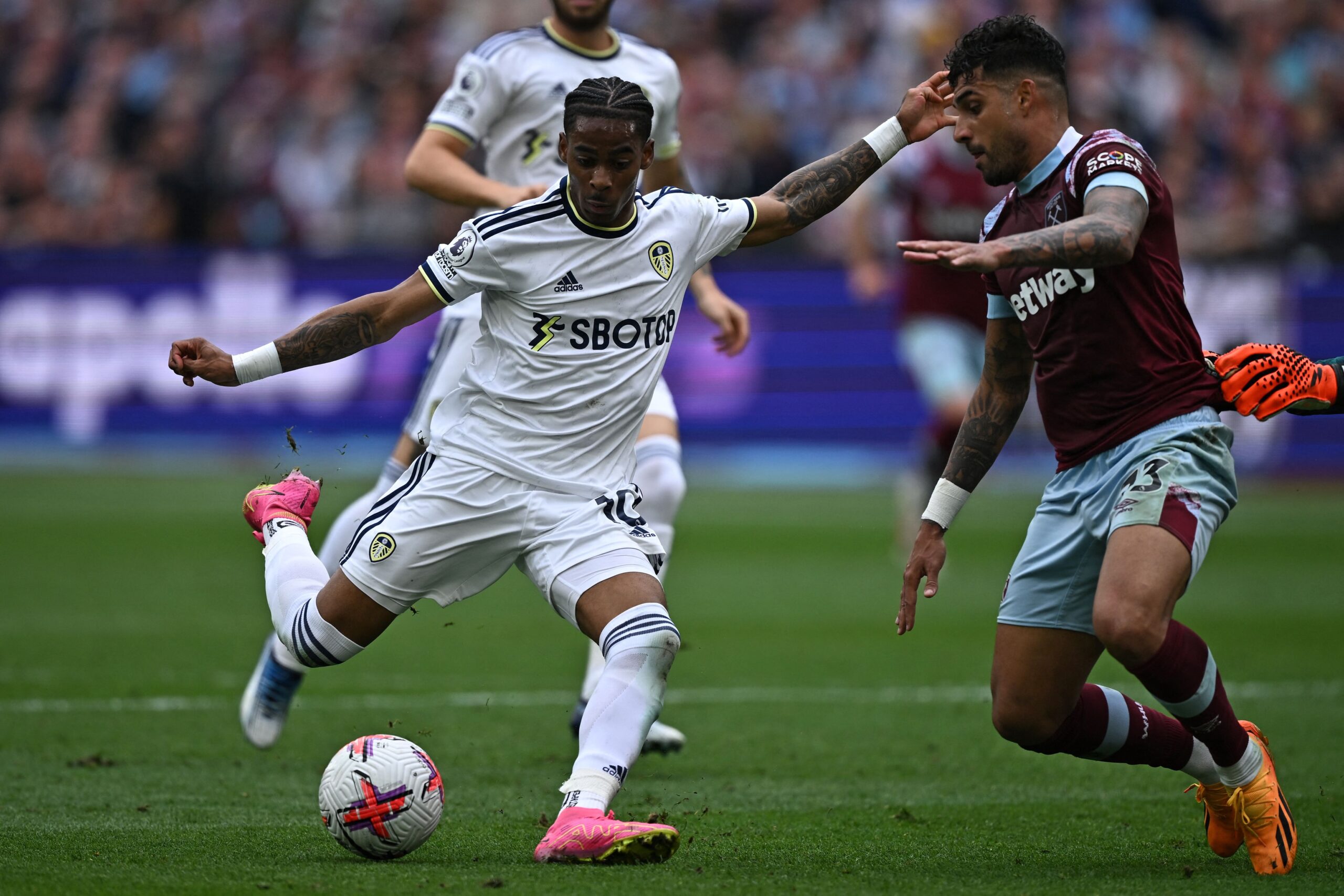 West Ham United's Italian defender Emerson Palmieri (R) blocks a shot by Leeds United's Dutch striker Crysencio Summerville during the English Premier League football match between West Ham United and Leeds United at the London Stadium, in London on May 21, 2023.