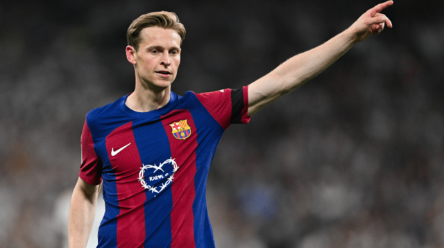 Barcelona 'counting on' Manchester United linked midfielder