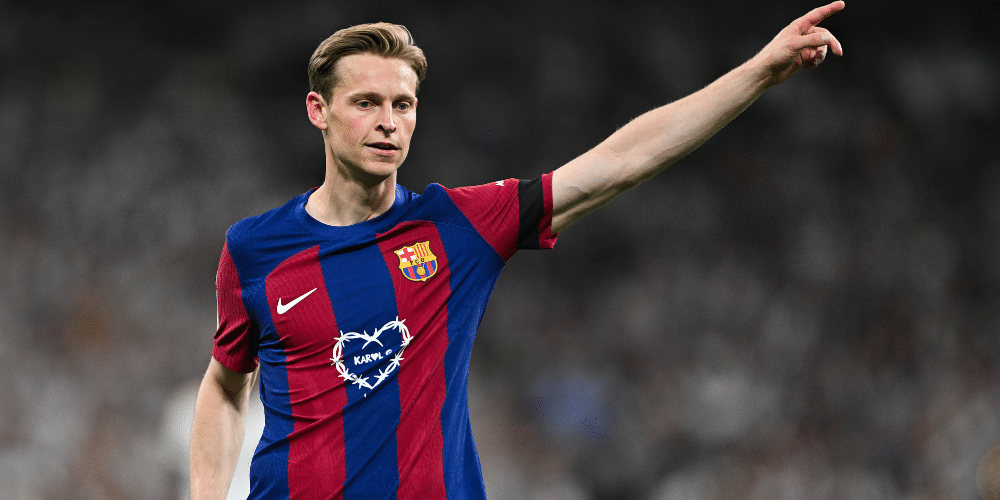 Barcelona 'counting on' Manchester United linked midfielder